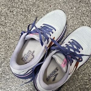 Brooks White and Navy Running Shoes
